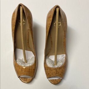 Ann Taylor Brand New Tan Classic Heels